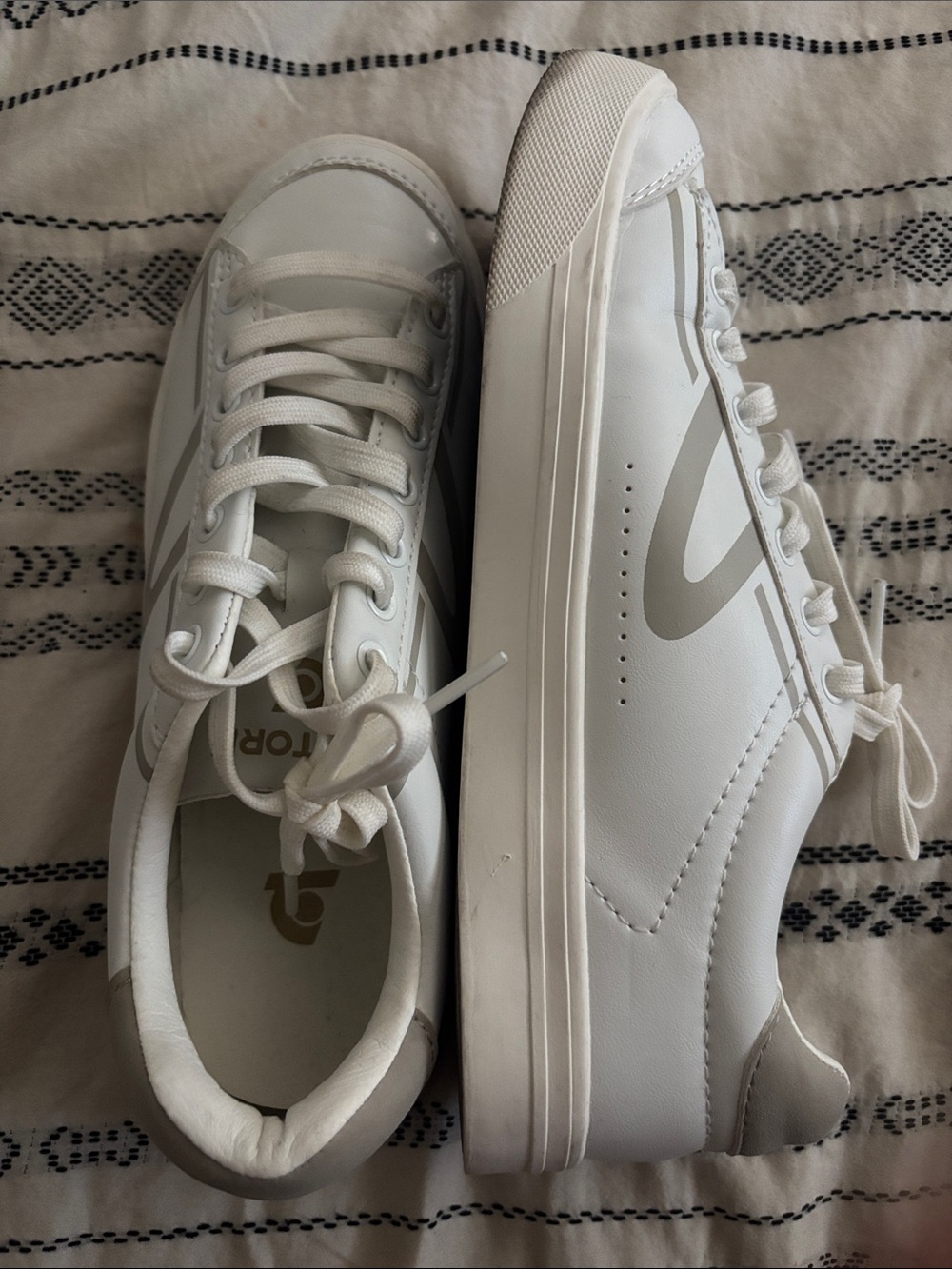 Tretorn White Sneakers with Light Gray Accents